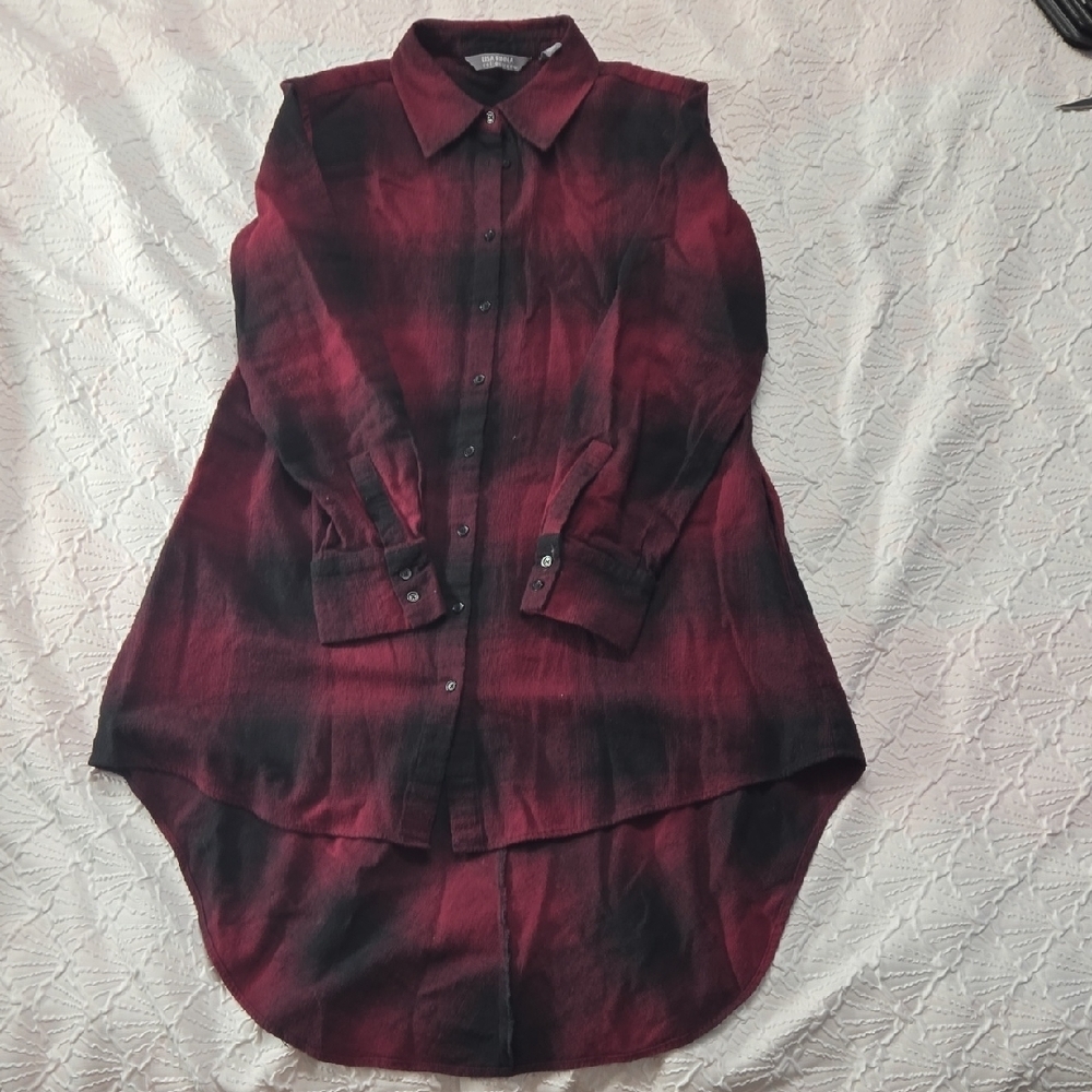 3/$10 Lisa Rinna Collection Red and Black Hi Low Hem Top